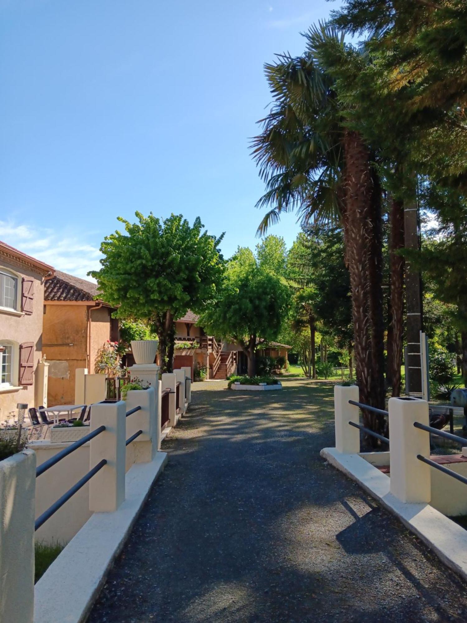 Gite Au Moulin Du Comte Bourrouillan Εξωτερικό φωτογραφία
