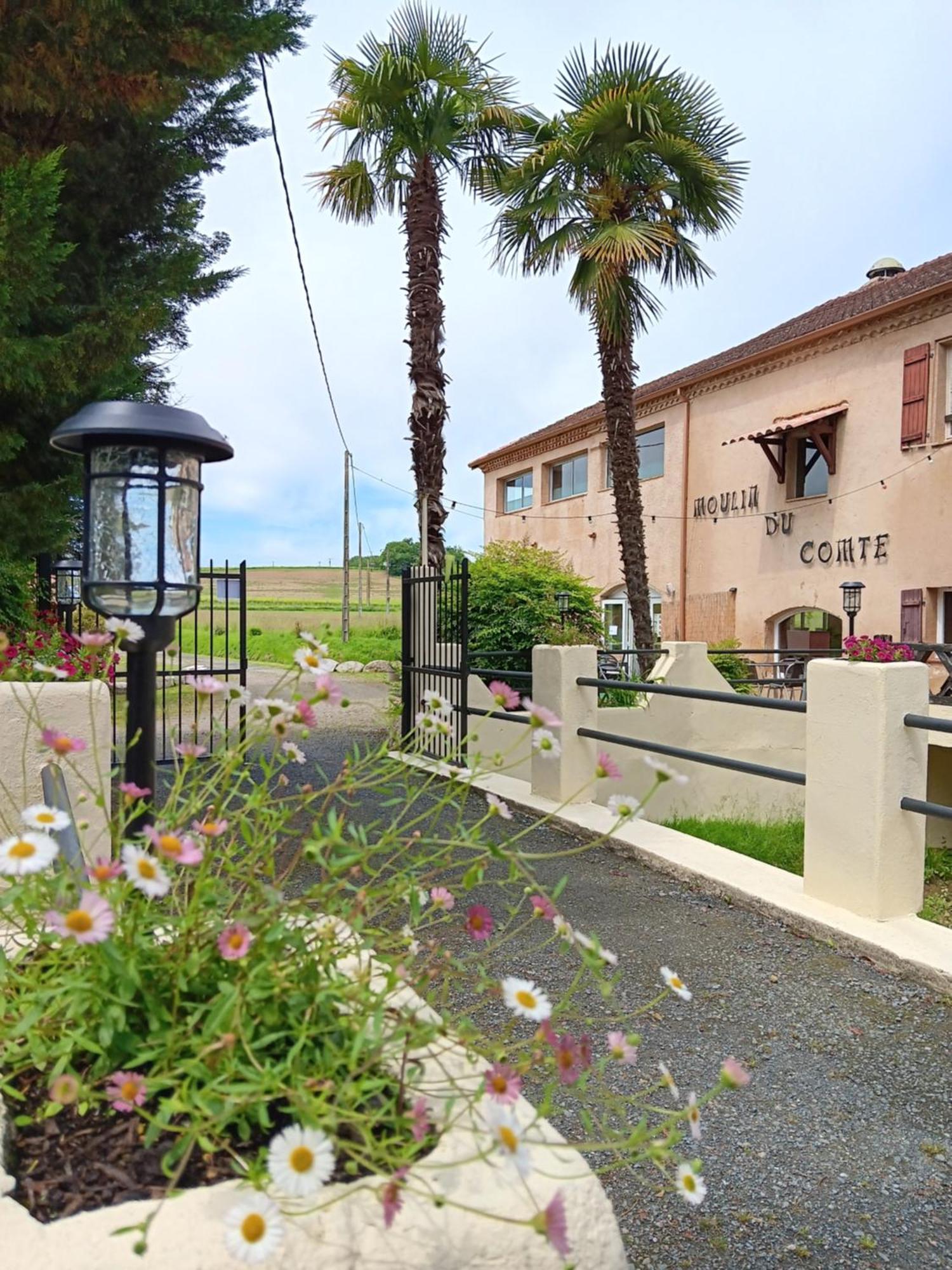 Gite Au Moulin Du Comte Bourrouillan Εξωτερικό φωτογραφία