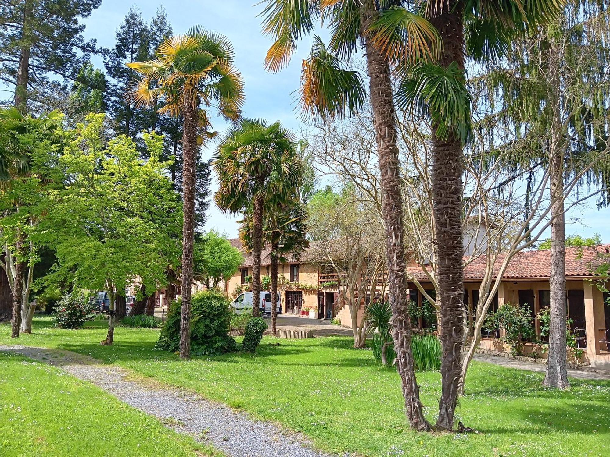 Gite Au Moulin Du Comte Bourrouillan Εξωτερικό φωτογραφία